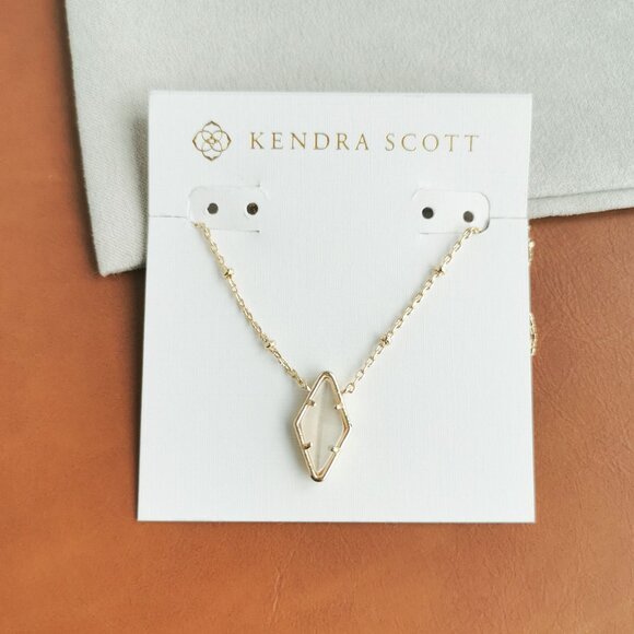 Kendra Scott Kinsley Gold Ivory Mother-of-Pearl Short Necklace Trendy - Picture 1 of 4